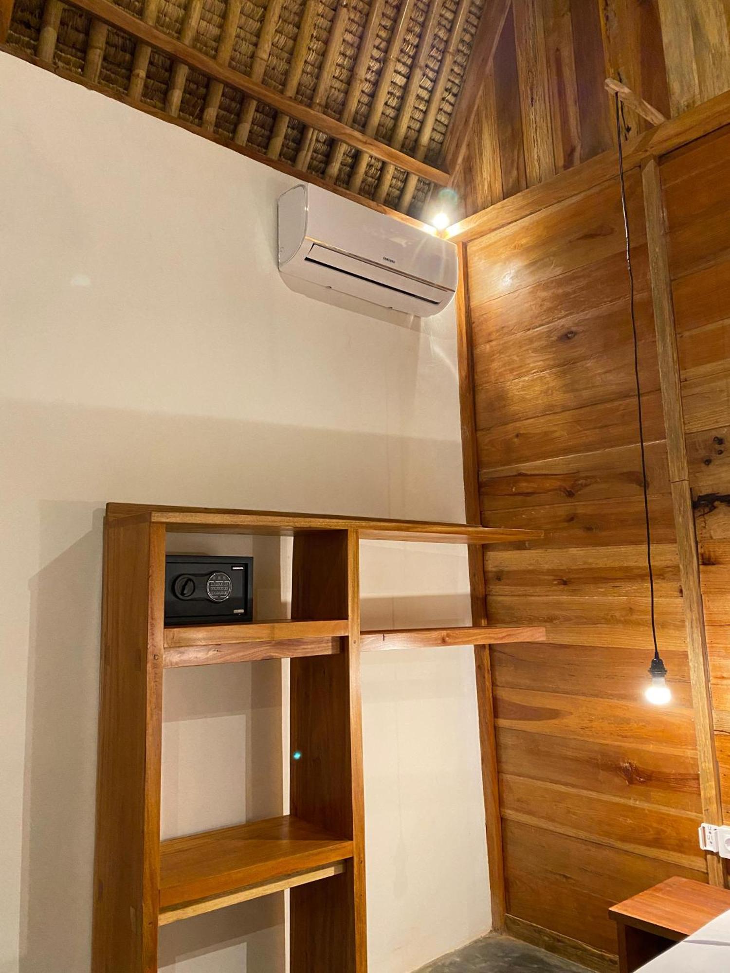 Отель Sky Mountain Views Kuta  Экстерьер фото